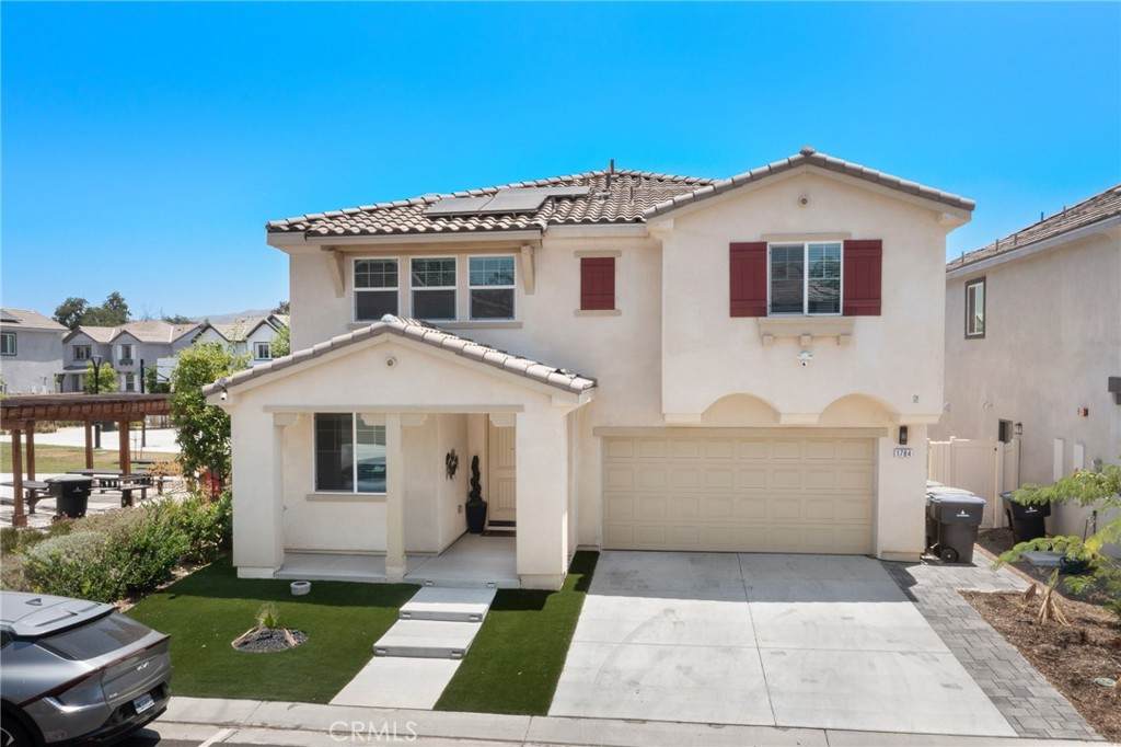 1784 Julie Dr - Photo 1