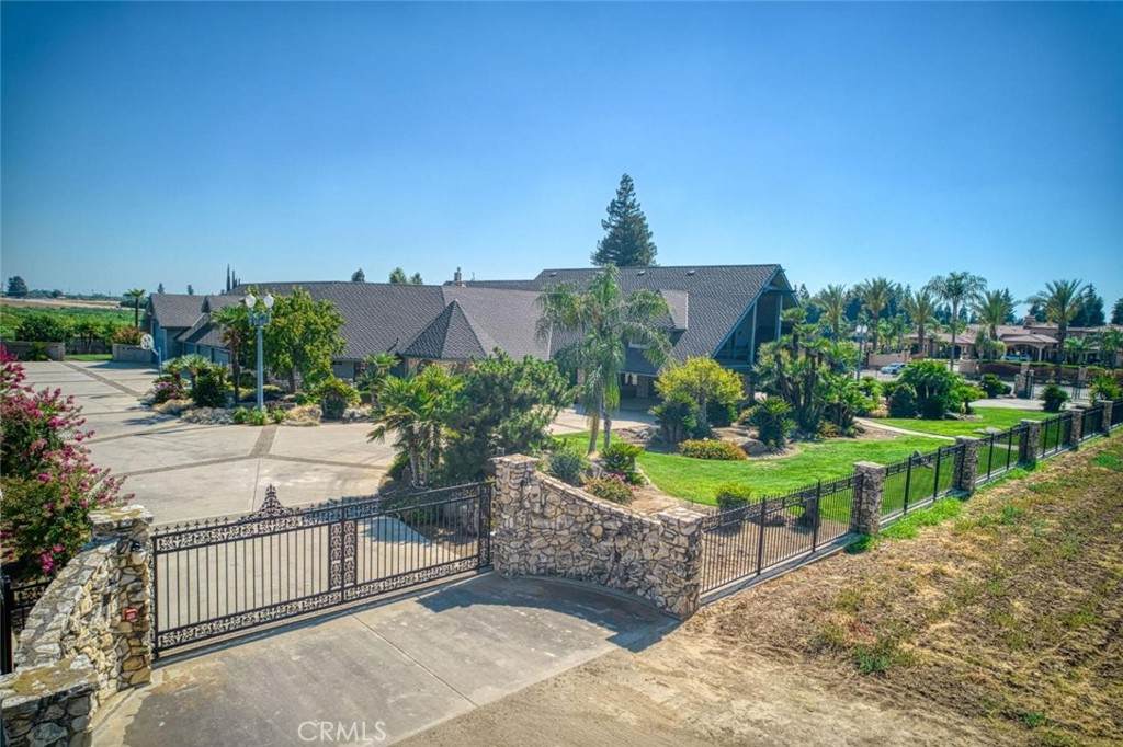 424 De Wolf Avenue - Photo 1