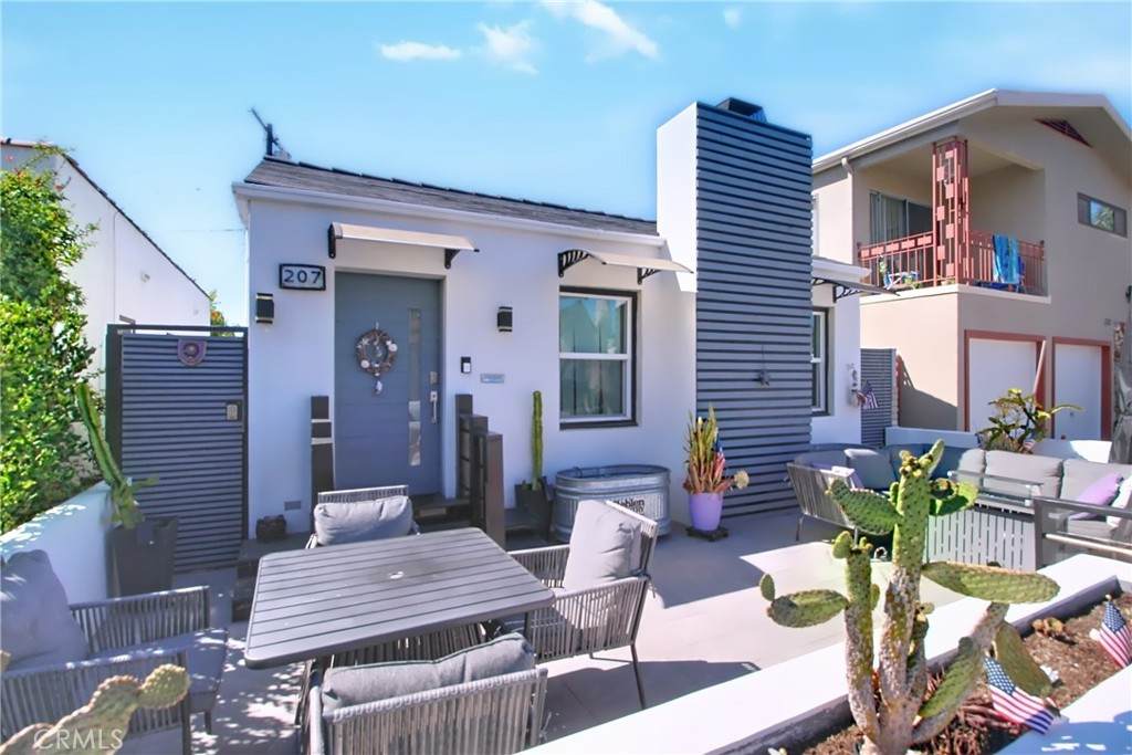 207 Santa Ana Avenue - Photo 1