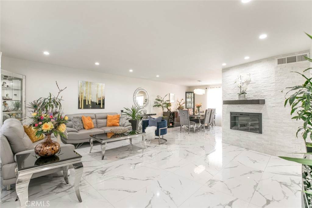 9520 Via Tivoli - Photo 1