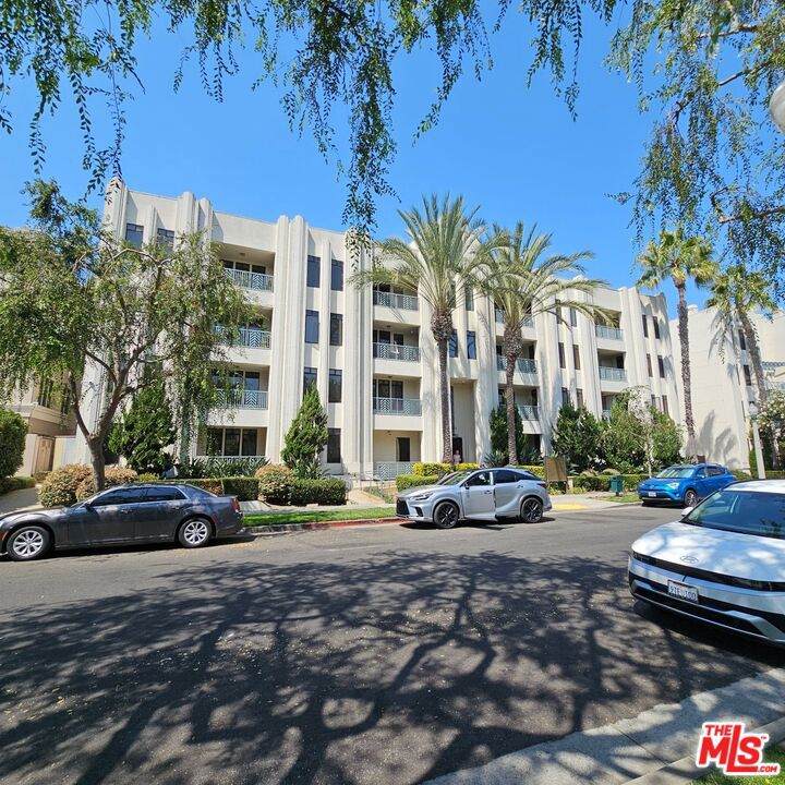 5625 Crescent Parkway - Photo 1