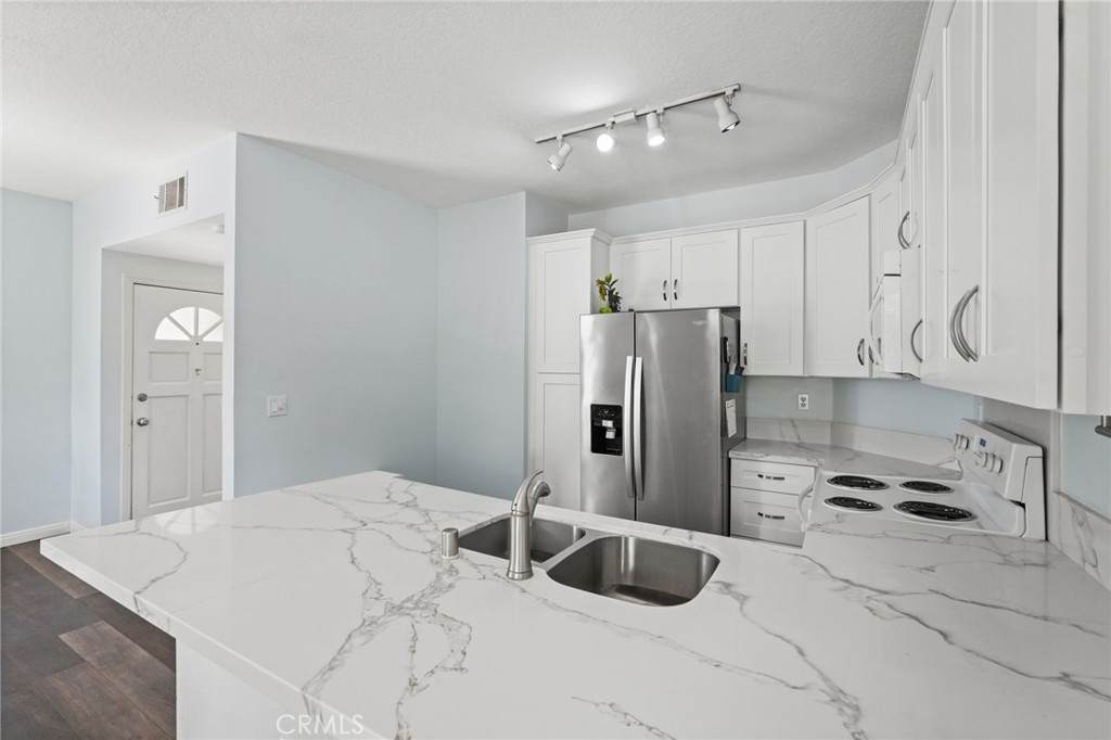 2426 Pleasant Way - Photo 1