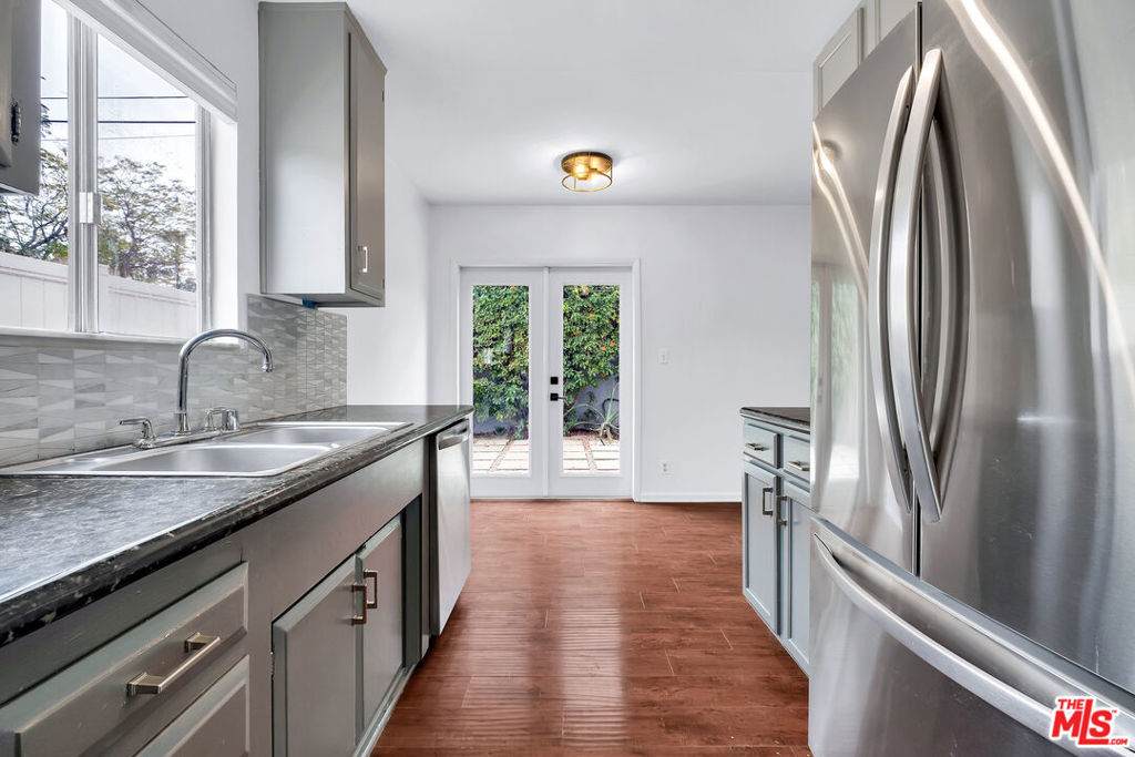 5529 Cartwright Avenue - Photo 1