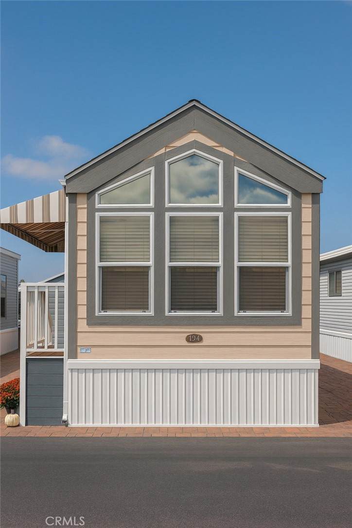 200 Dolliver - Photo 1