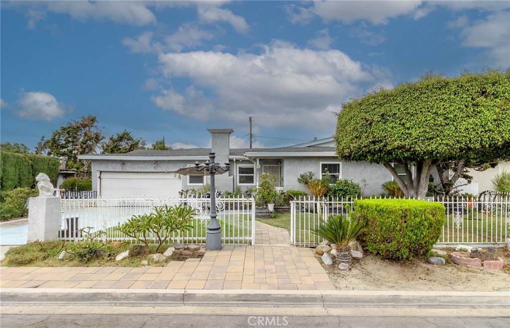 2517 Merle - Photo 1