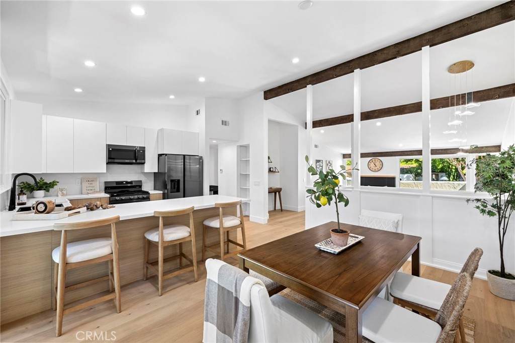 558 Vista Flora - Photo 1