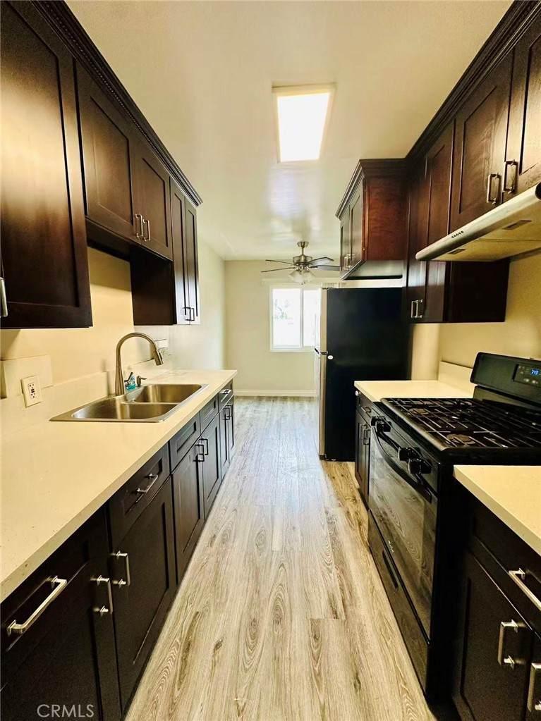 933 Alameda Avenue - Photo 1