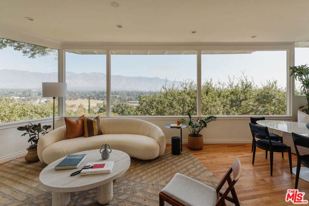 910 Glen Oaks Boulevard - Photo 1