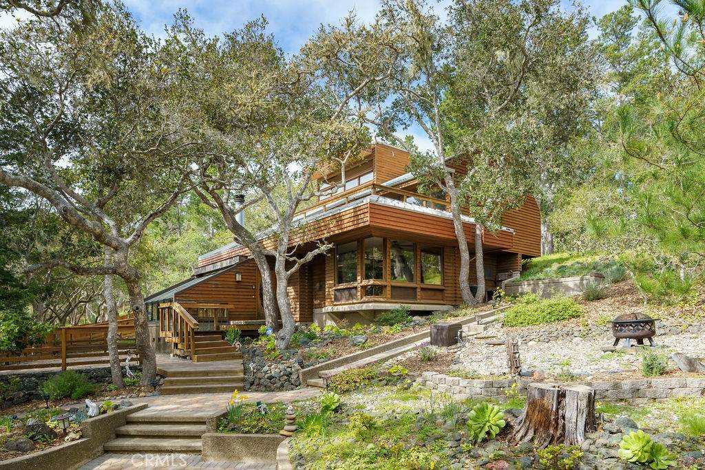 1021 Hillcrest - Photo 1