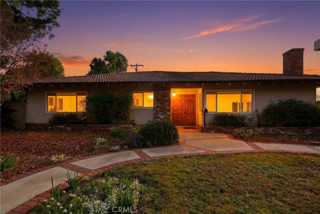 1736 Sumner - Photo 1