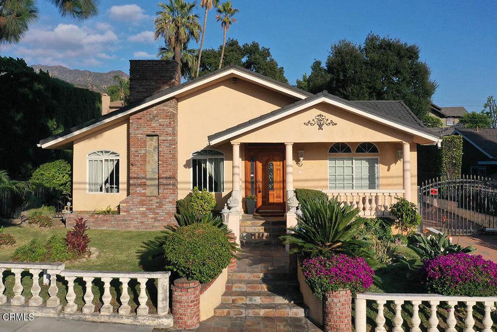 426 Canyon Boulevard - Photo 1