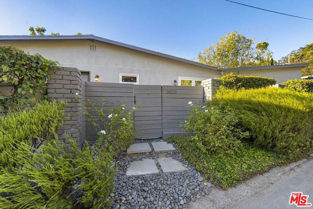 2601 Nichols Canyon Road - Photo 1