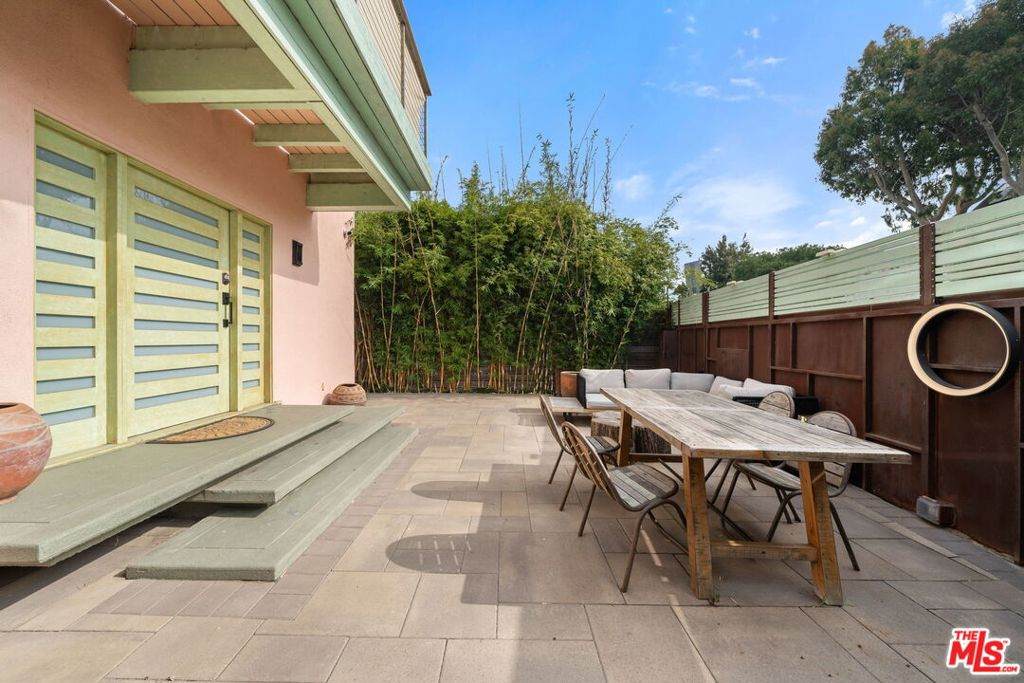 621 Rose Avenue - Photo 1