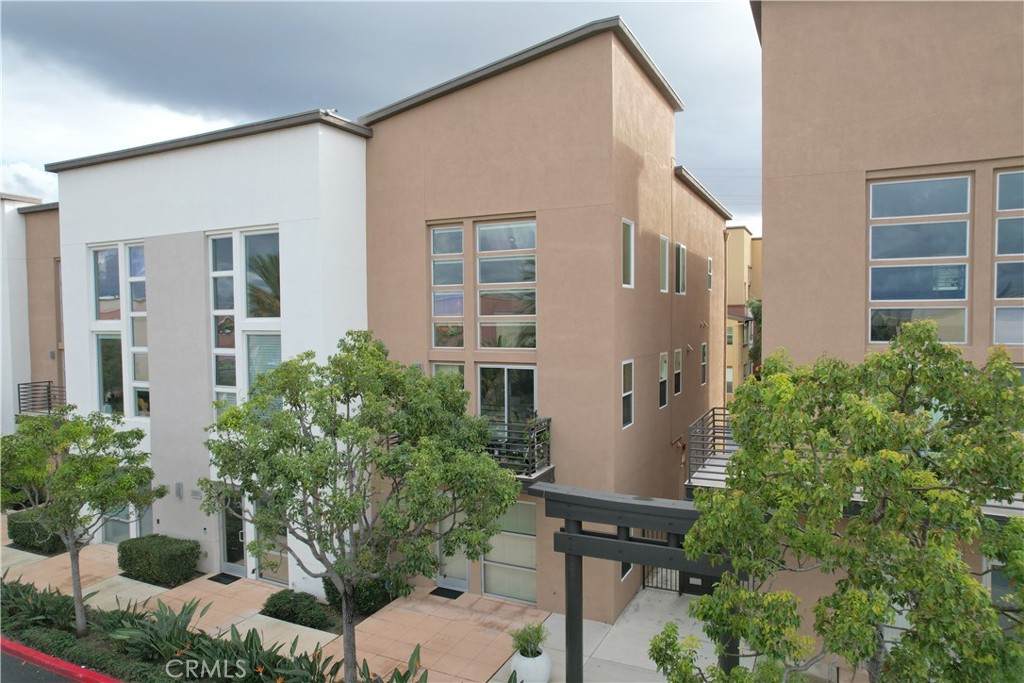 1540 Artesia Square - Photo 1