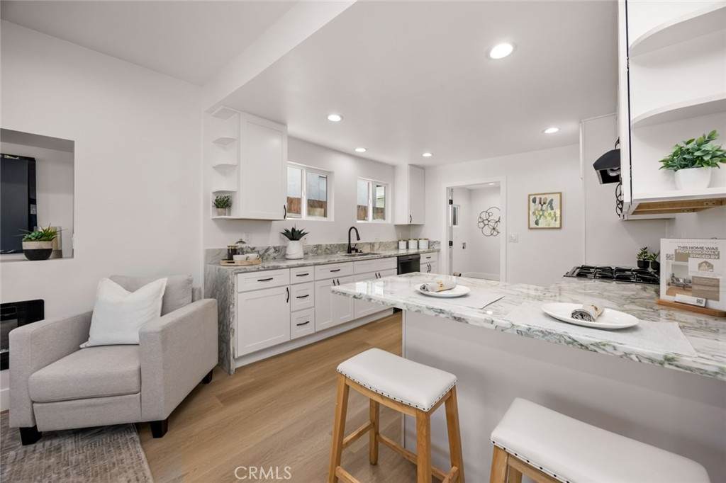 201 Melrose - Photo 1