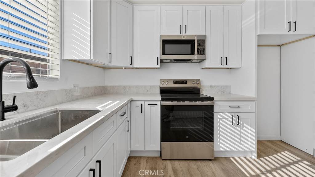 527 Cedar Avenue - Photo 1