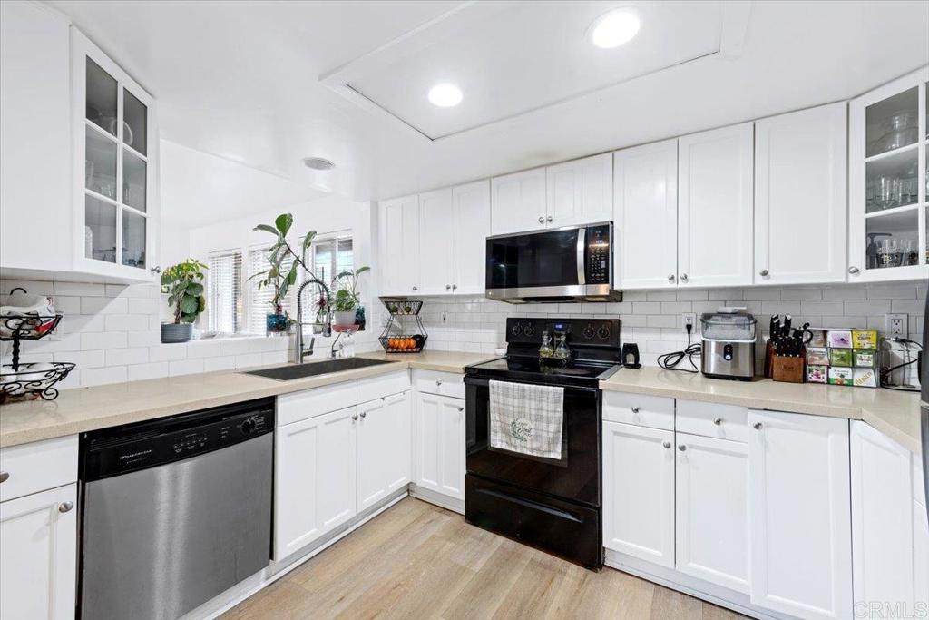 1069 Estes St - Photo 1
