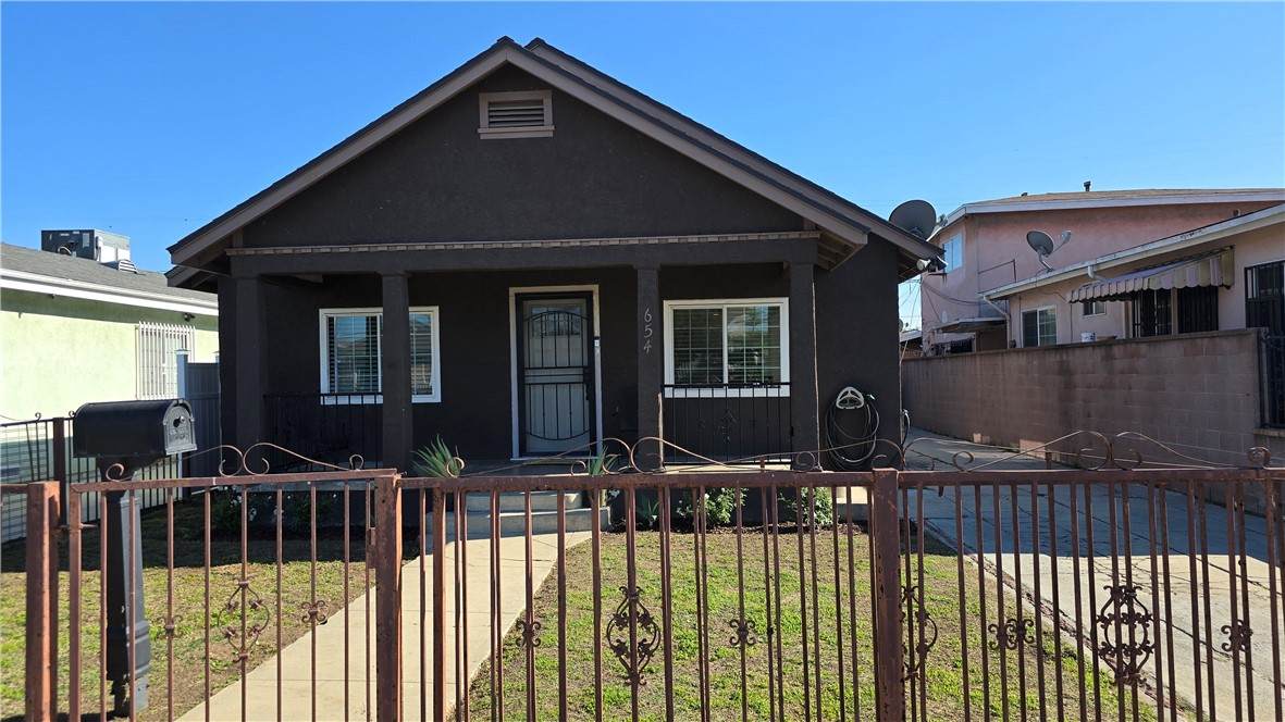 654 Oakford - Photo 1