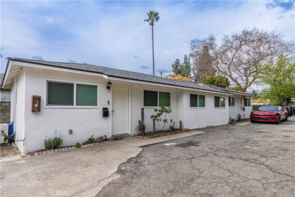 200 E Phillips St - Photo 1