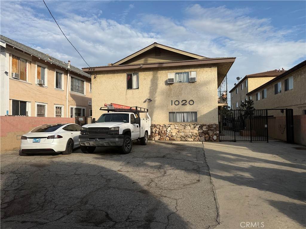 1020 Broad - Photo 1