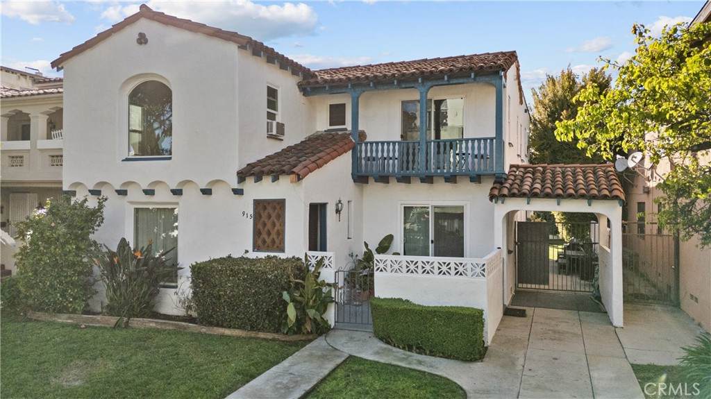 915 Wooster - Photo 1