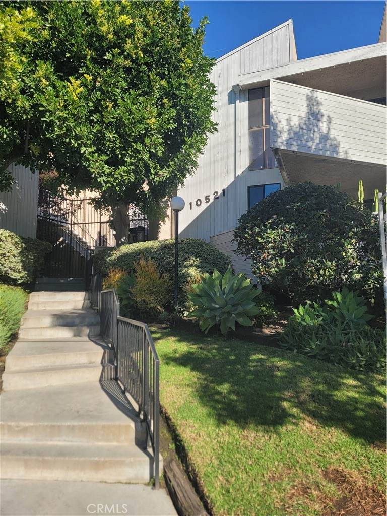 10521 National Boulevard - Photo 1