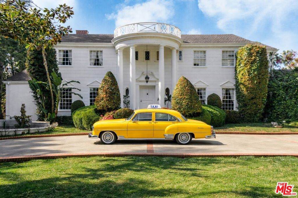 251 Bristol Avenue - Photo 1