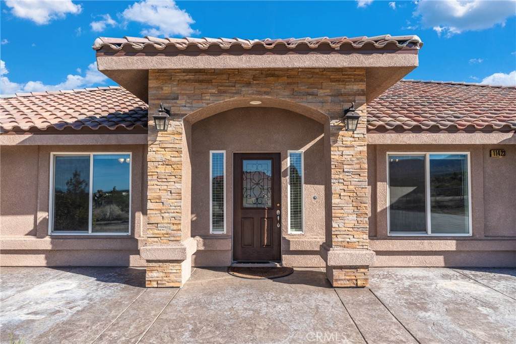 11423 Desert View - Photo 1