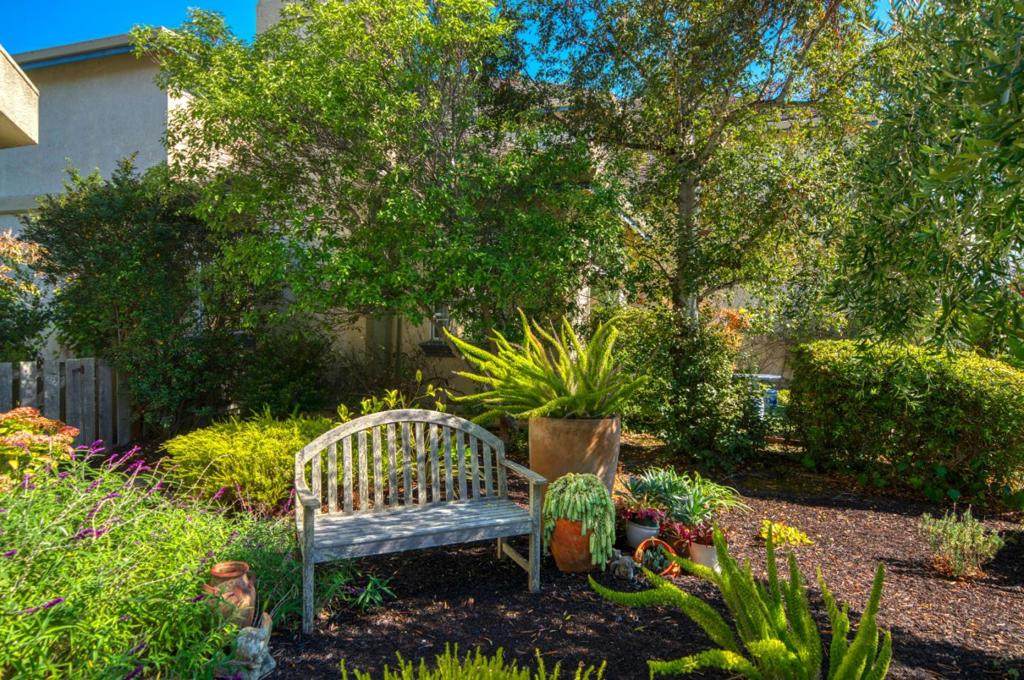 181 Turnberry Road - Photo 1