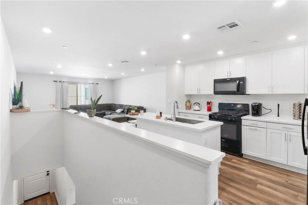 466 Glenwood Avenue - Photo 1