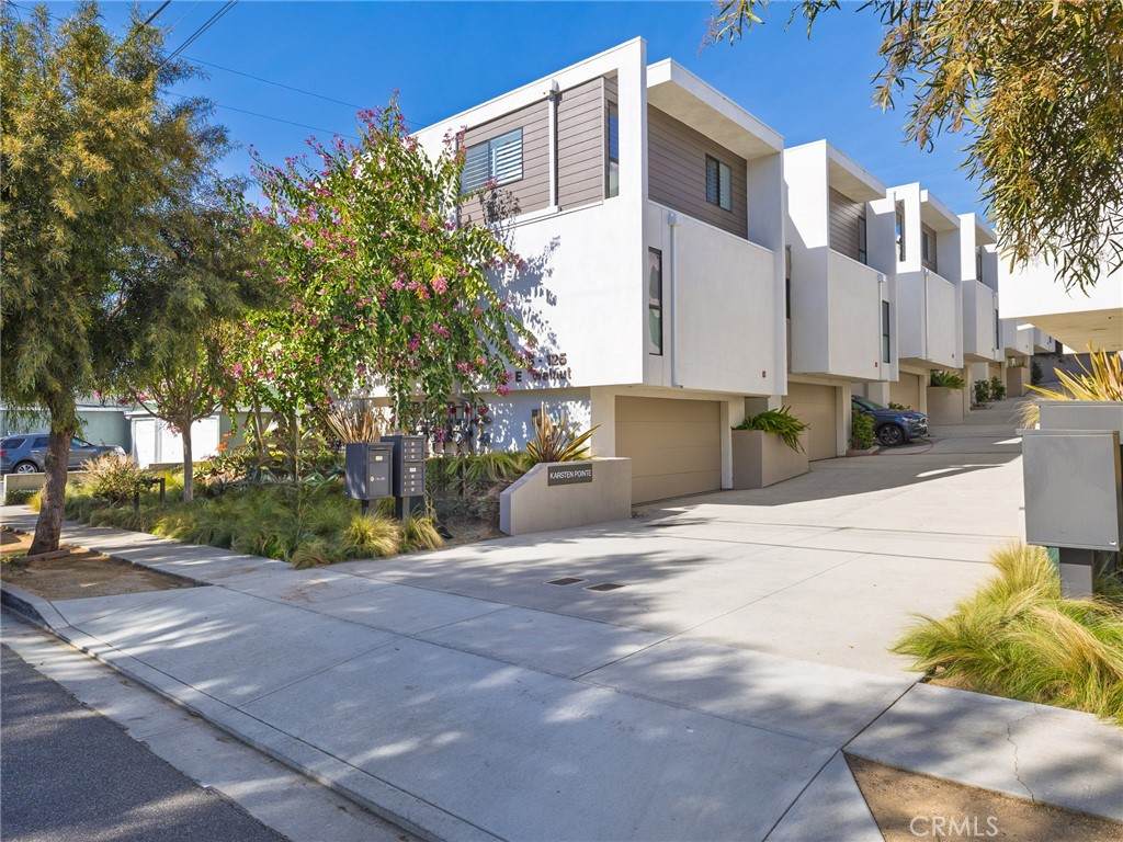121 Walnut Avenue - Photo 1