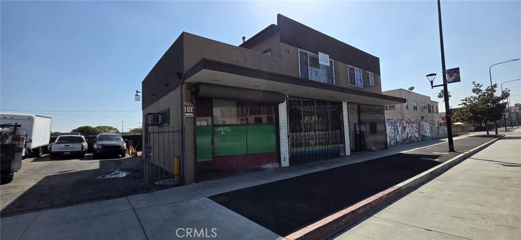 5908 Crenshaw - Photo 1