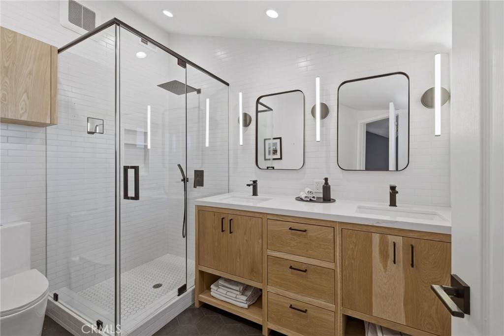 5208 Woodman - Photo 1