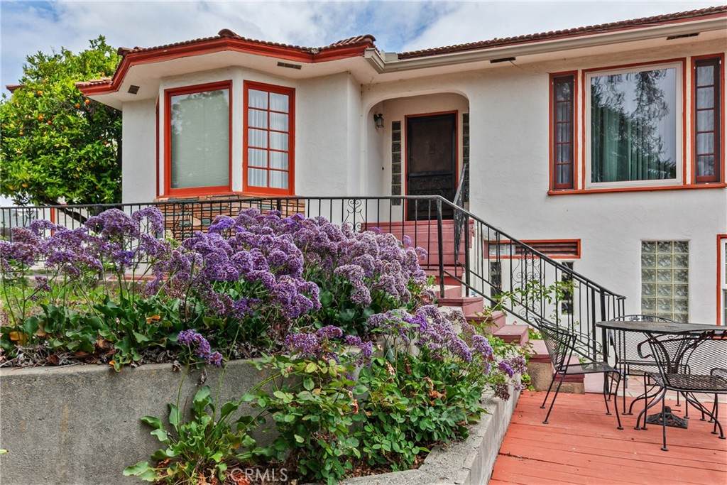 571 Traffic Way - Photo 1