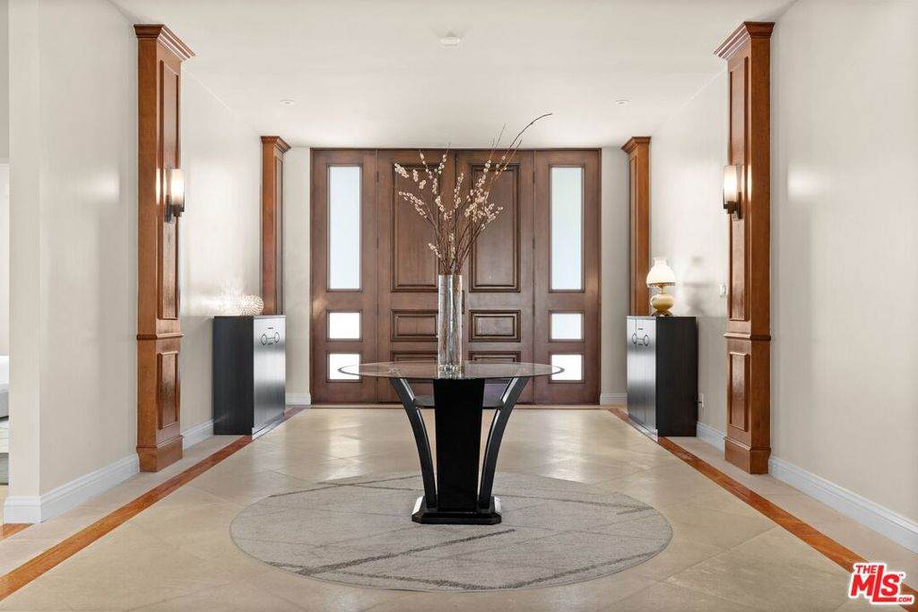 1915 Carla - Photo 1