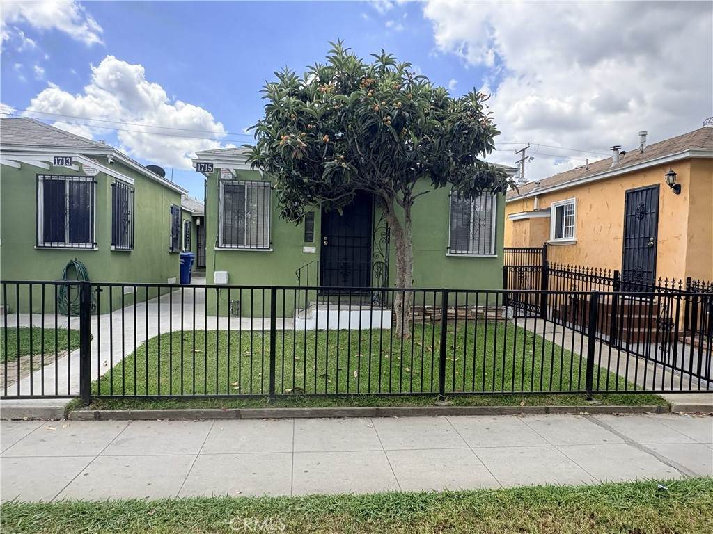1715 Olympic - Photo 1