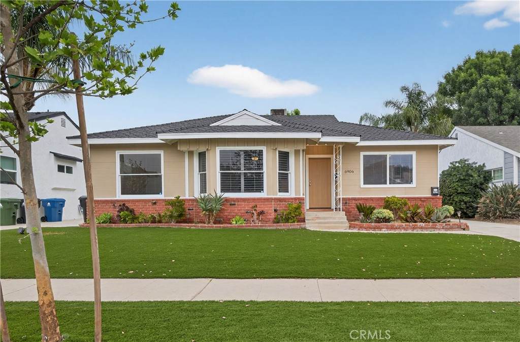 6906 Mclennan Avenue - Photo 1