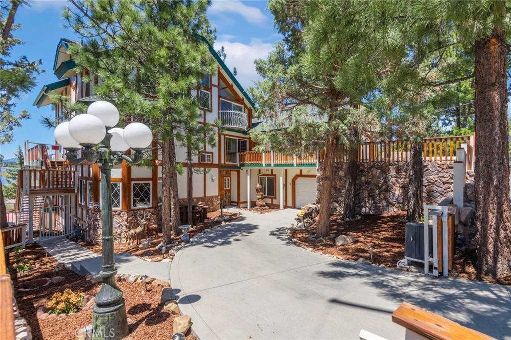 202 Eagle Drive - Photo 1