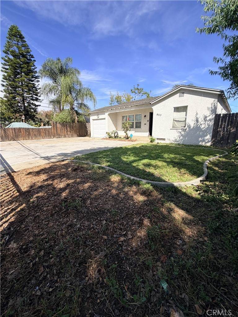 923 Vine - Photo 1