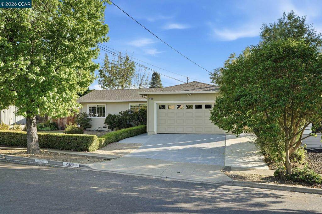 2313 Panoramic Dr - Photo 1