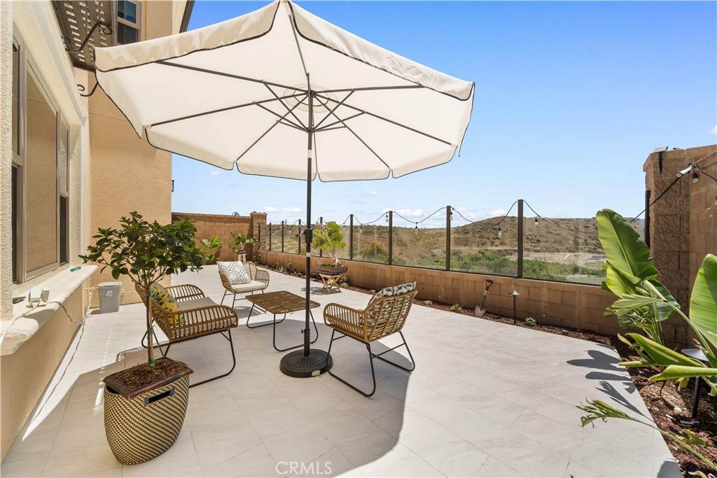 246 Canterbury - Photo 1