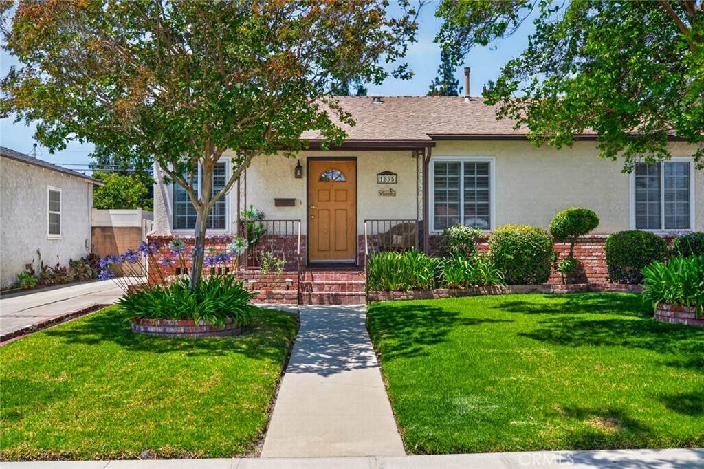 1835 Maple - Photo 1