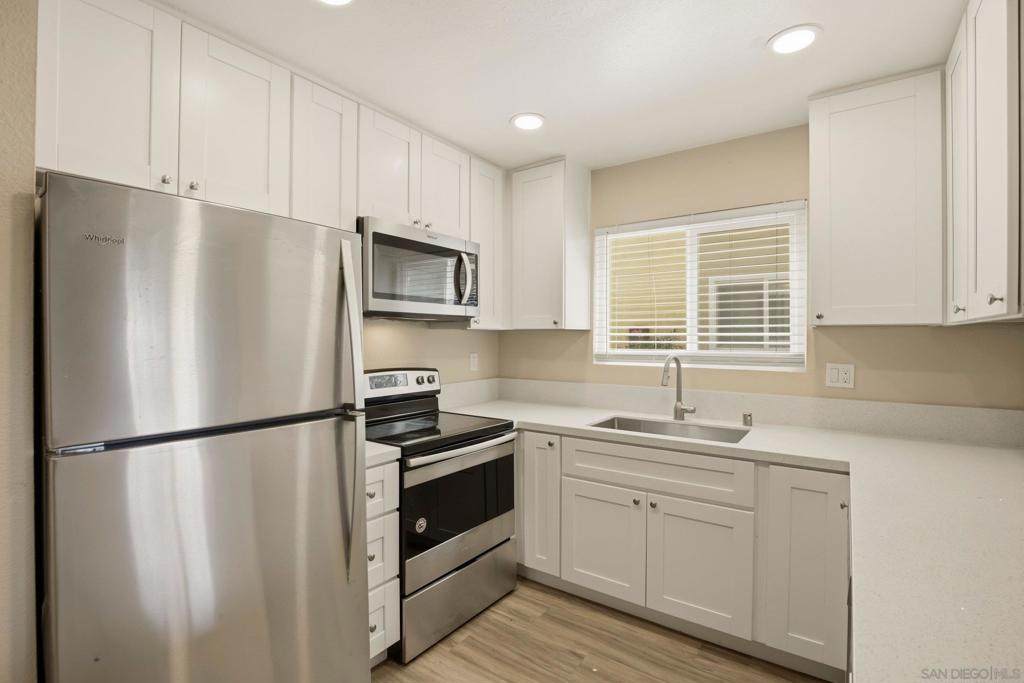 830 Lincoln Ave - Photo 1