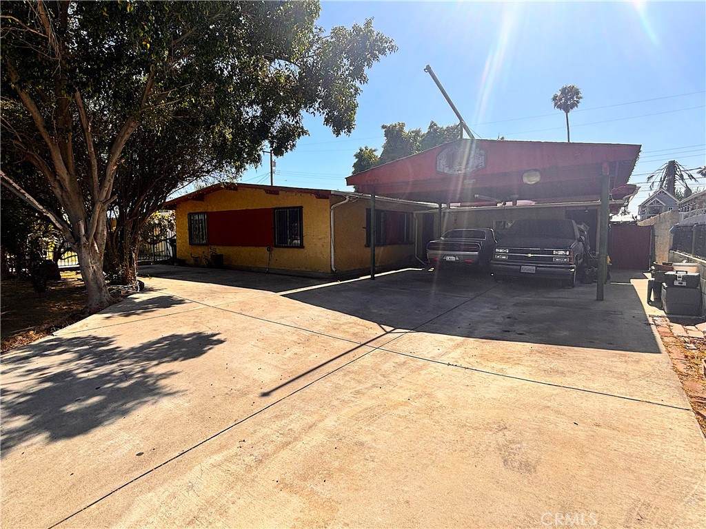 5703 Rockvale - Photo 1