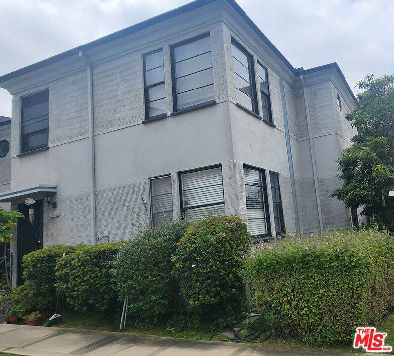1338 Dunsmuir Avenue - Photo 1