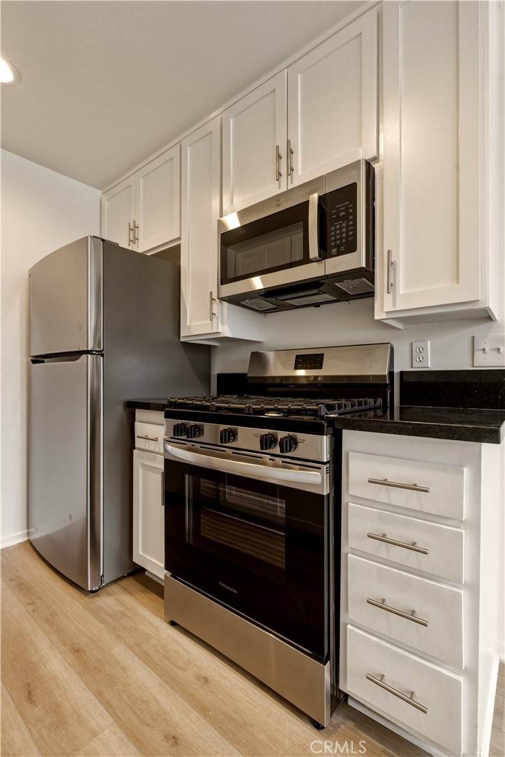 6140 Whitsett Avenue - Photo 1