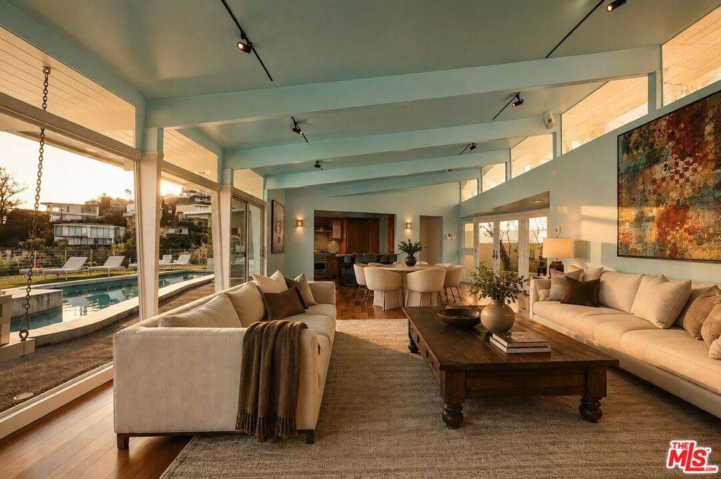 8411 Hollywood Boulevard - Photo 1