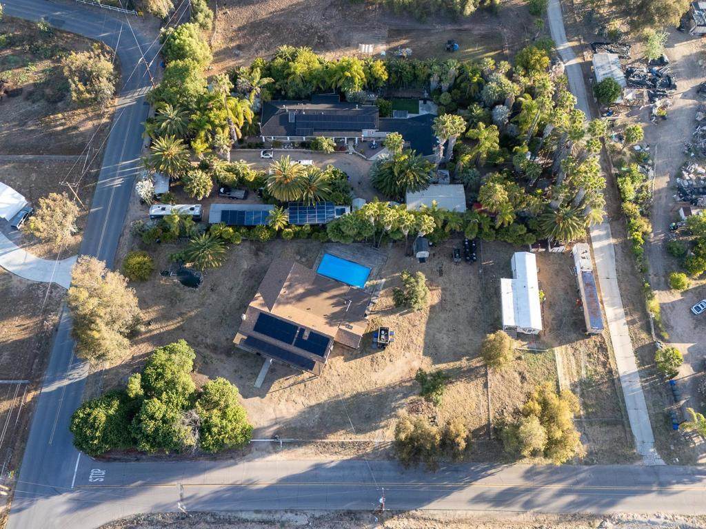 911 Davis Street - Photo 1