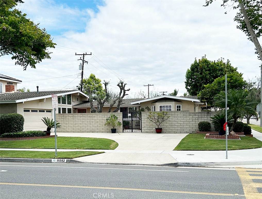11582 Foster - Photo 1