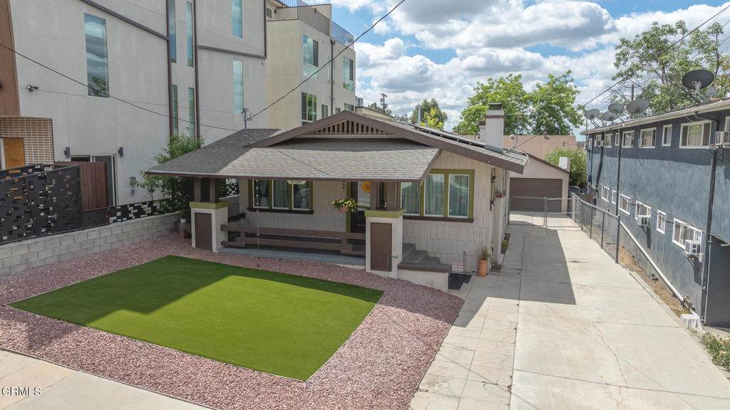 6158 Oak Crest Way - Photo 1